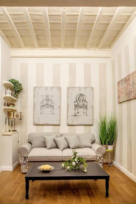 Renaissance Apartment *